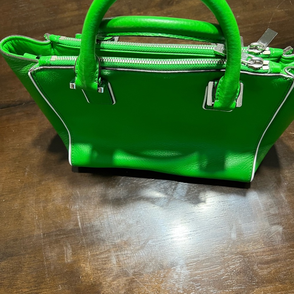 Michael Kors , green purse with handles and shoulder strap 3 zippered pockets ! - Picture 3 of 8